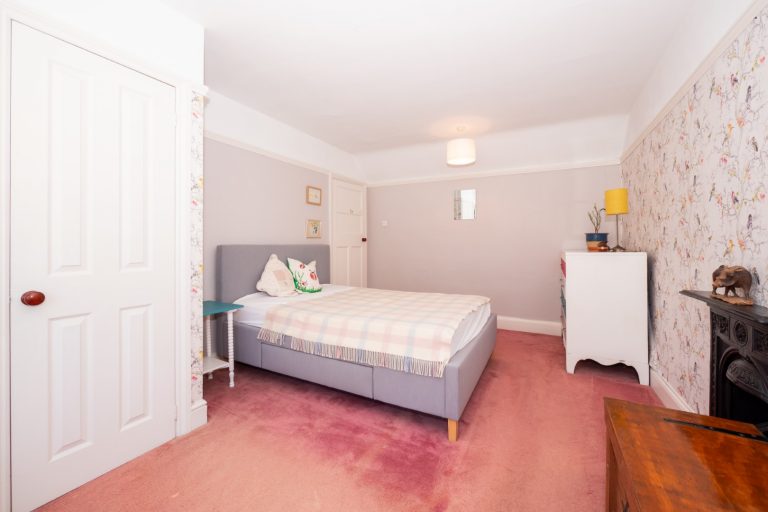 21. BEDROOM1