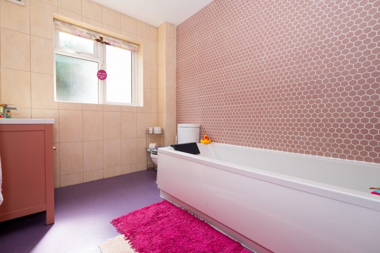 24. bathroom ensuite