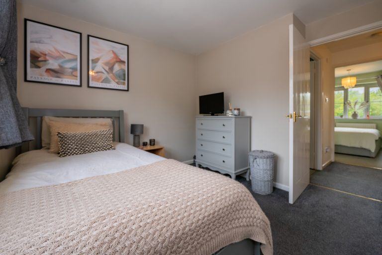 16. bedroom