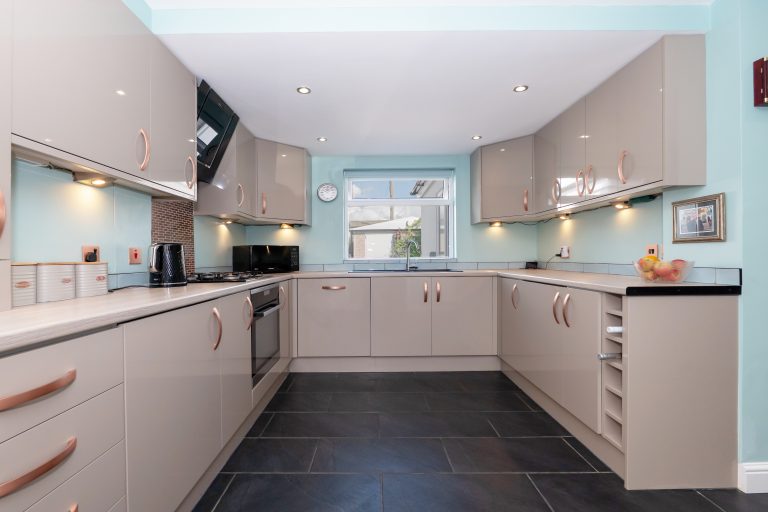 08 kitchen