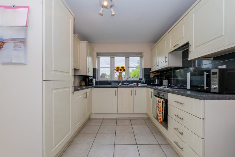 12 kitchen.jpg EDITED