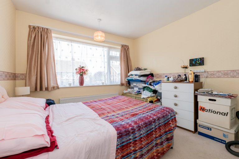 21 bedroom2