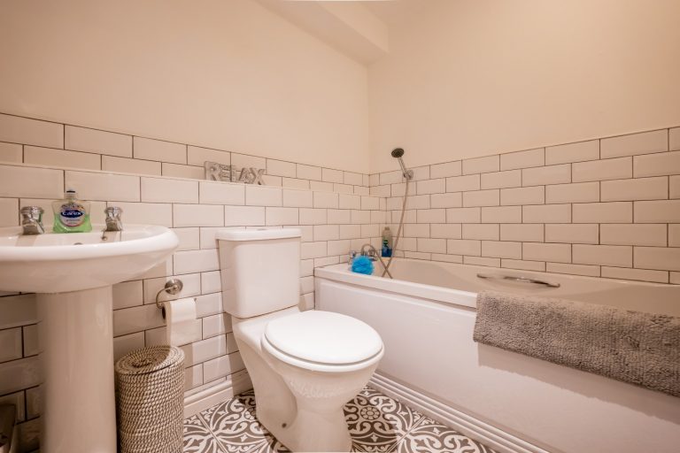 20 bathroom (Large)