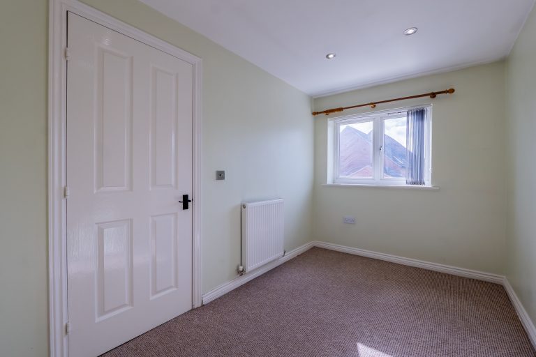 20 bedroom2