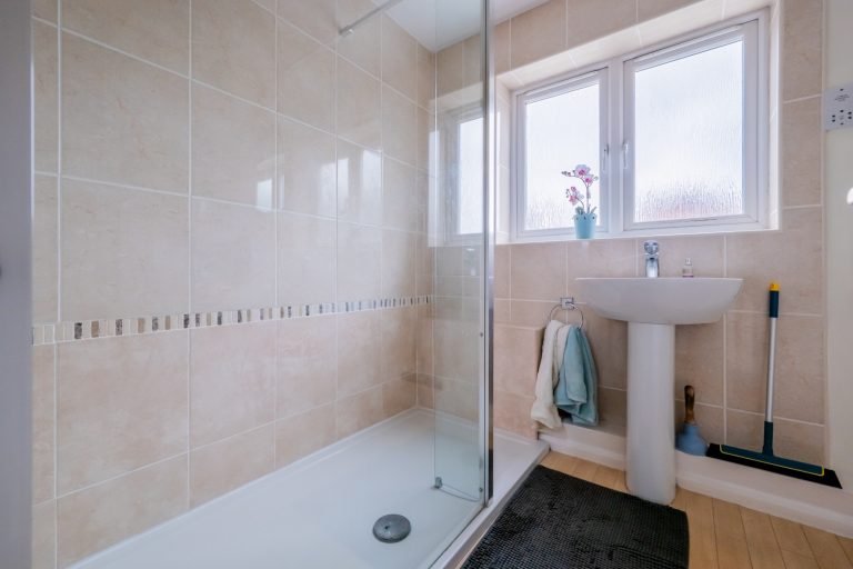 21 bathroom (Large)