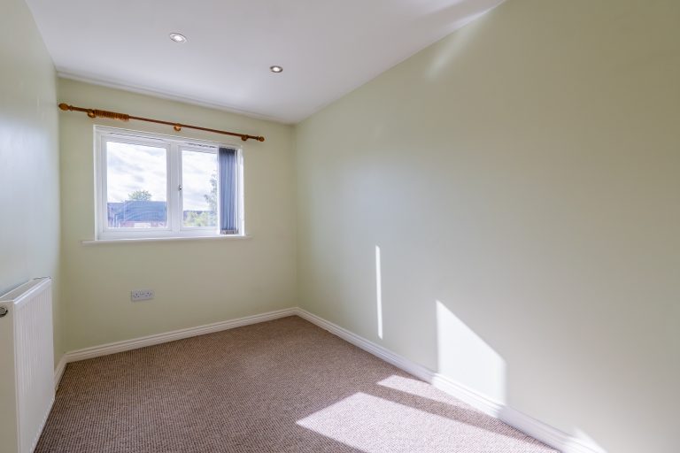 21 bedroom2