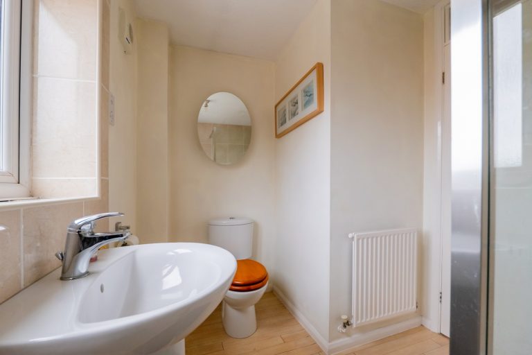 22 bathroom (Large)