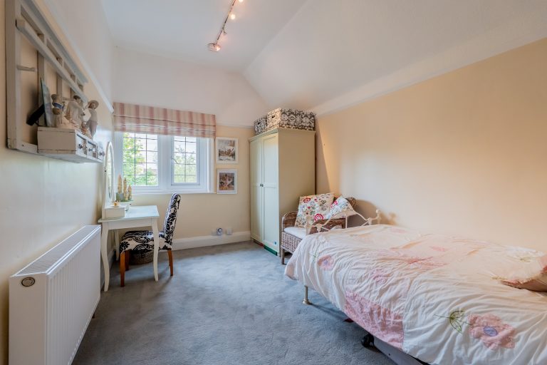 49 bedroom4