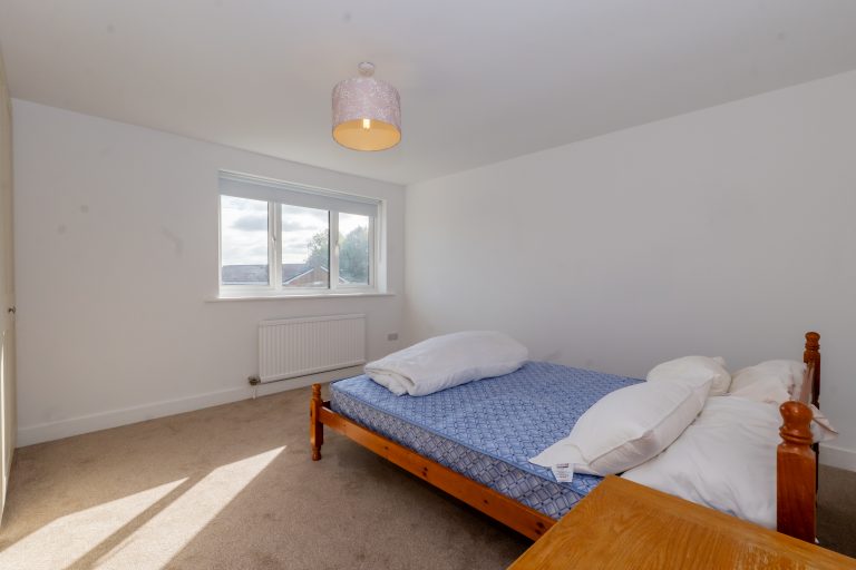 21 bedroom2