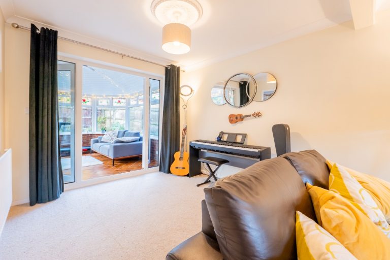 08 living (Rightmove)