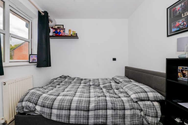 17 Bedroom2