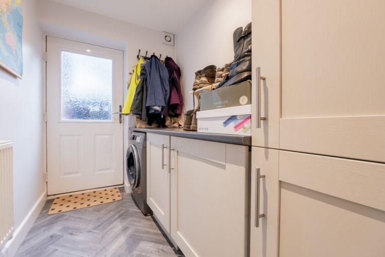 17 utility (Rightmove)