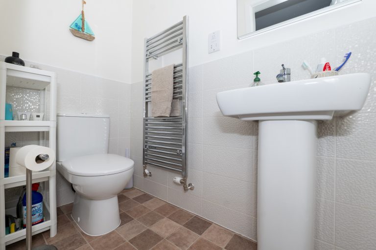 20 bedroom1 ensuite