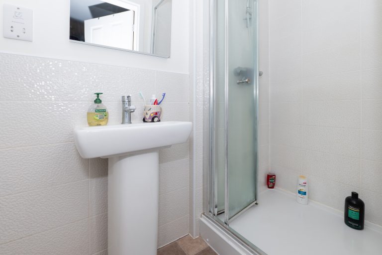 21 bedroom1 ensuite