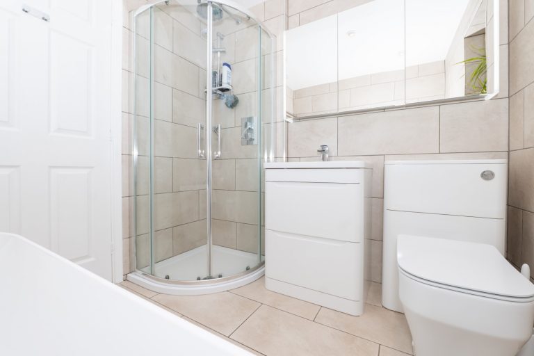 29 bathroom (Rightmove)