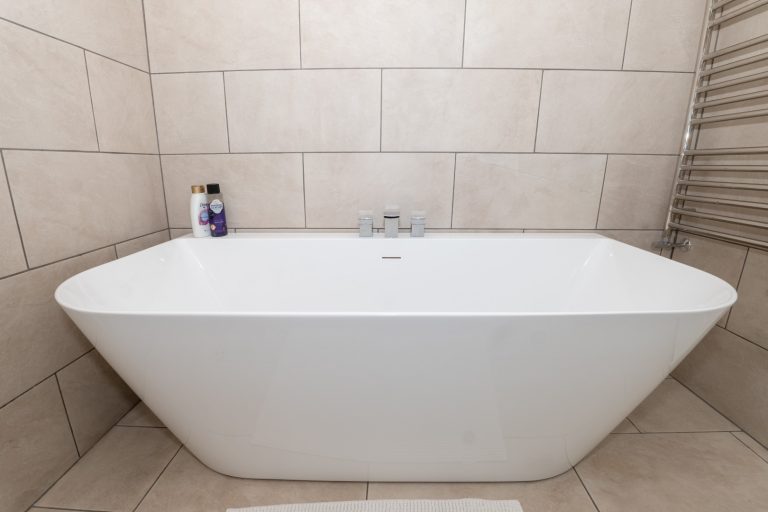 30 bathroom (Rightmove)