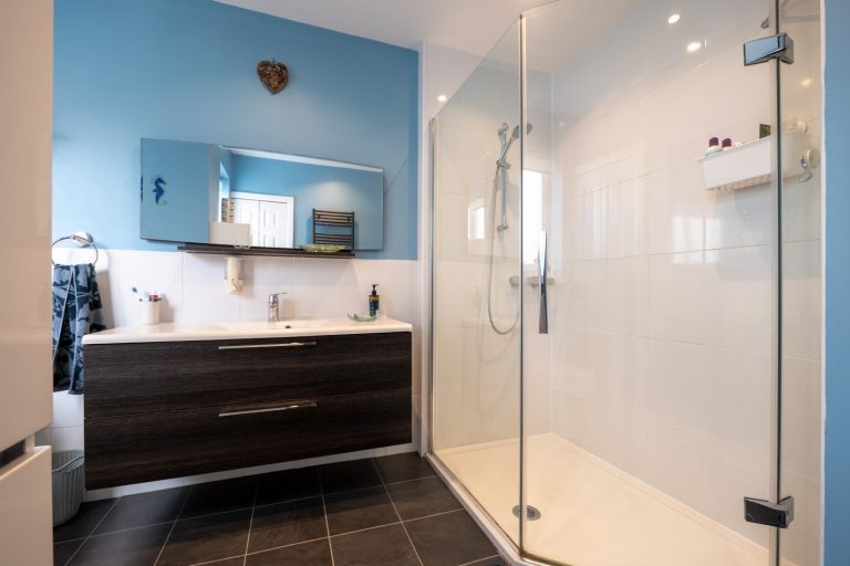 22 bathroom (Rightmove)