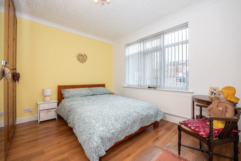 25 bed1 (Rightmove)