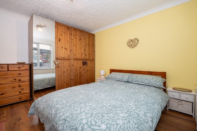 26 bed1 (Rightmove)