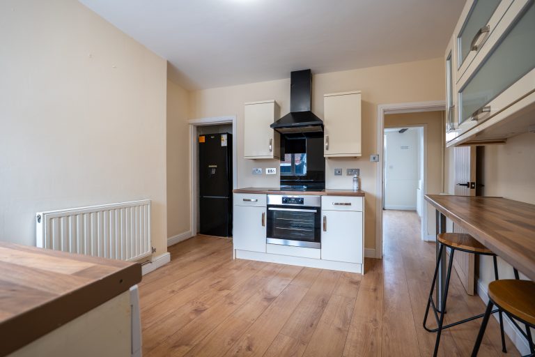 08 kitchen