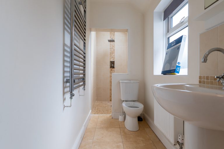 09 Shower room