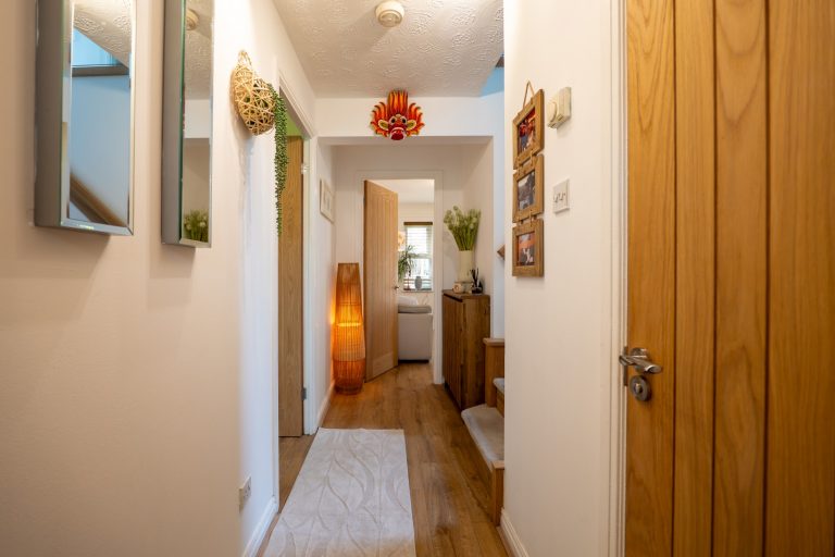 05 hall (Rightmove) - Copy