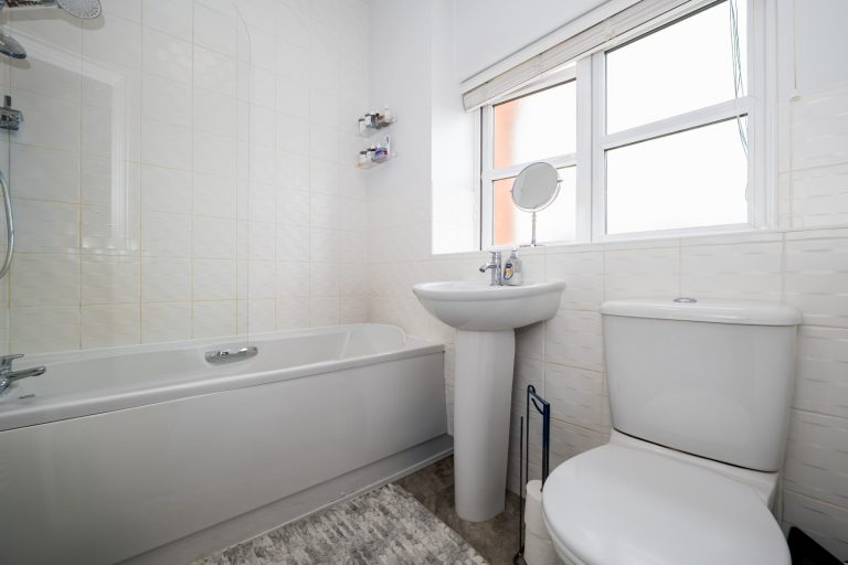 13 bathroom (Large)