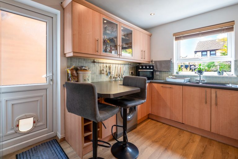 18 kitchen (Rightmove) - Copy