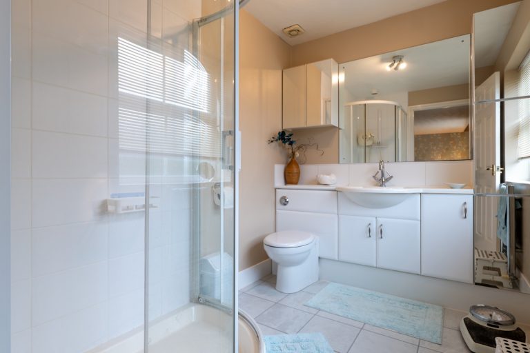 29 bed1 ensuite (Large)
