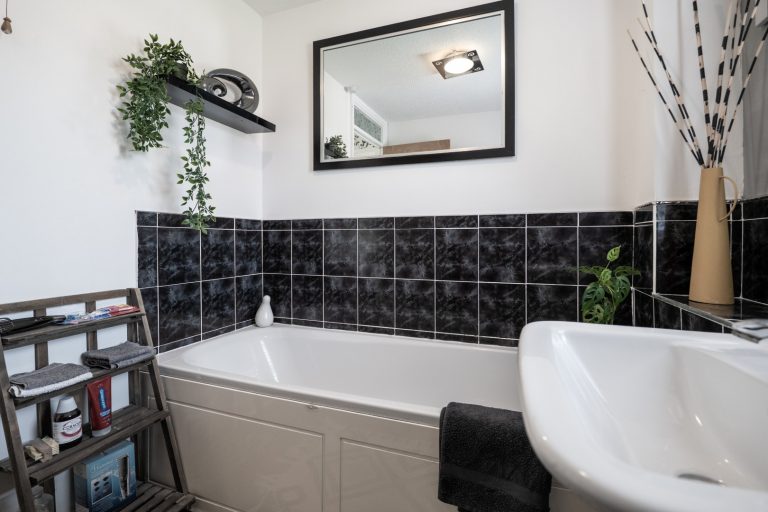 34 family bathroom (Rightmove)