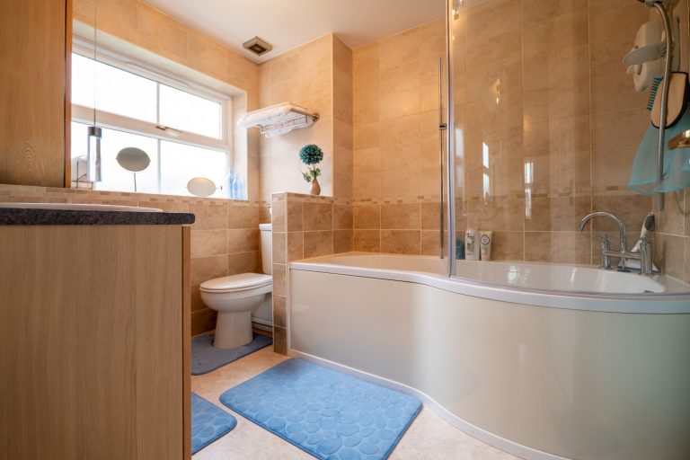 38 bathroom (Large)