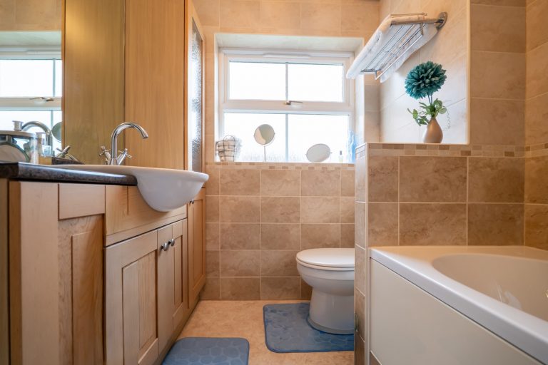 40 bathroom (Large)