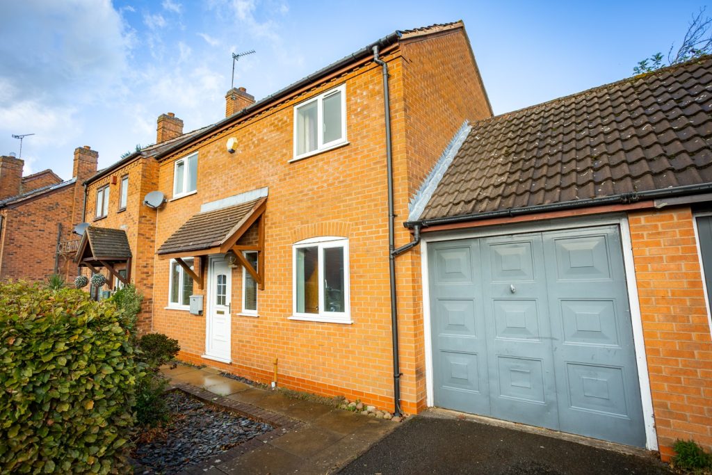 Done-36 (Large) – 3 bedroom semi-detached (house) at Deacon Road, Glebelands
